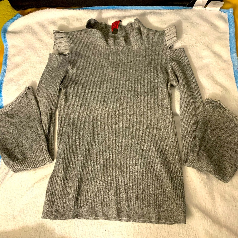 Grey Cutout Top with bell sleeves on the end!